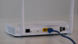 Wi-Fi Routers Explained: Dual-Band, Mesh Systems, and Signal Coverage