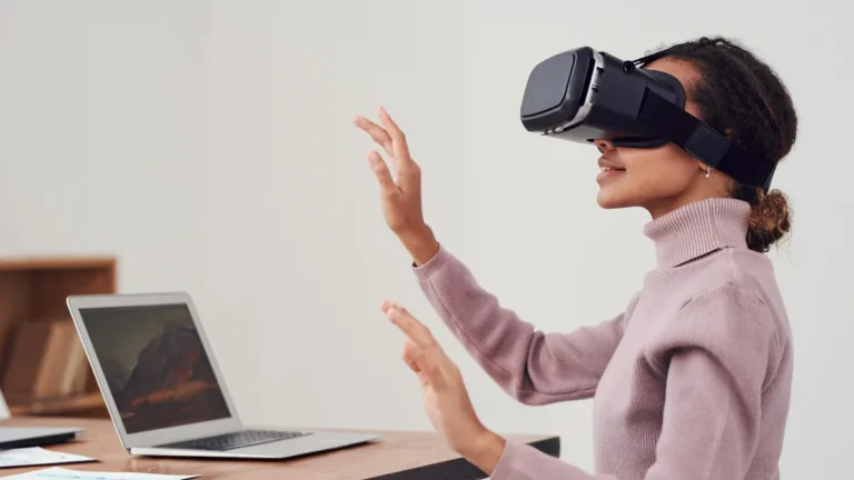 VR Headsets Explained: How Virtual Reality Technology Works